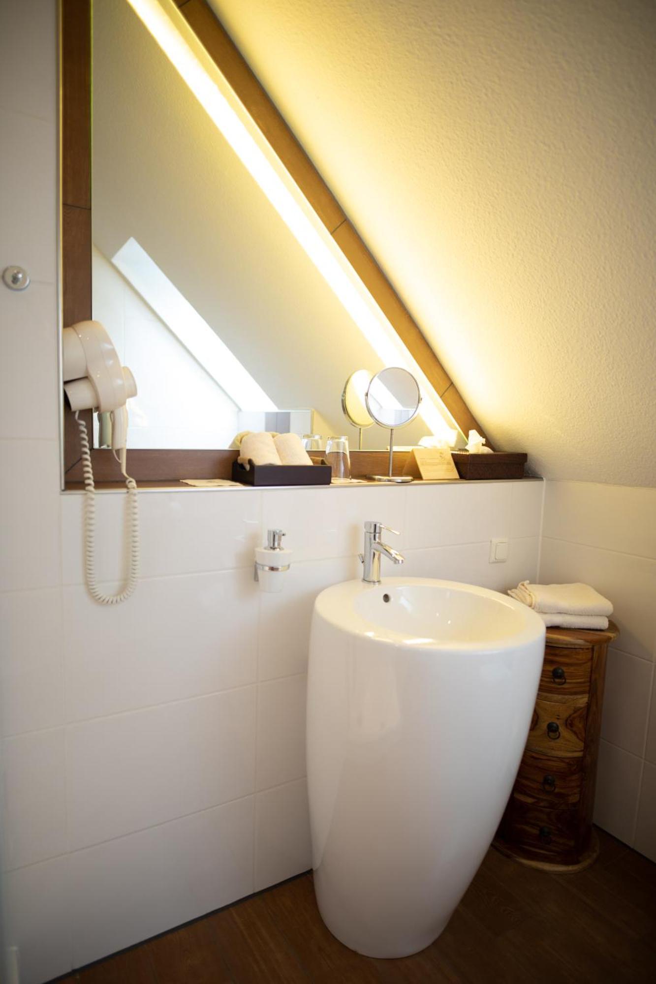 Vier Jahreszeiten Rooms Husum  Exterior foto